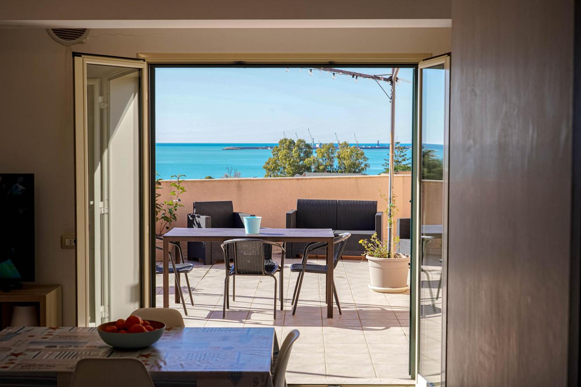 شقة Attico Terrazza Cielomare Seaview بوزالو المظهر الخارجي الصورة